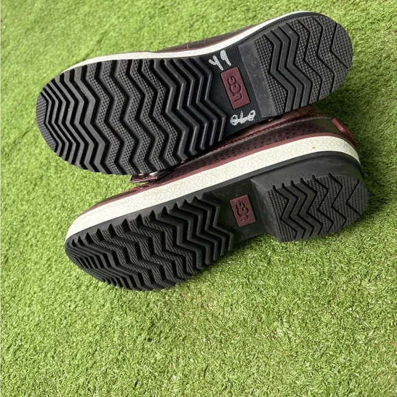 UGG kids Plaid and Burgundy Boots - Picture 5 of 7